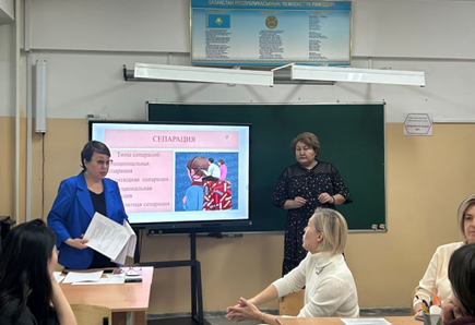 Учителями Абировой А.А., Болатбаевой М.Л. было проведено занятие №5 «Становление личности: право на самостоятельность» с участием родителей 10,11 классов