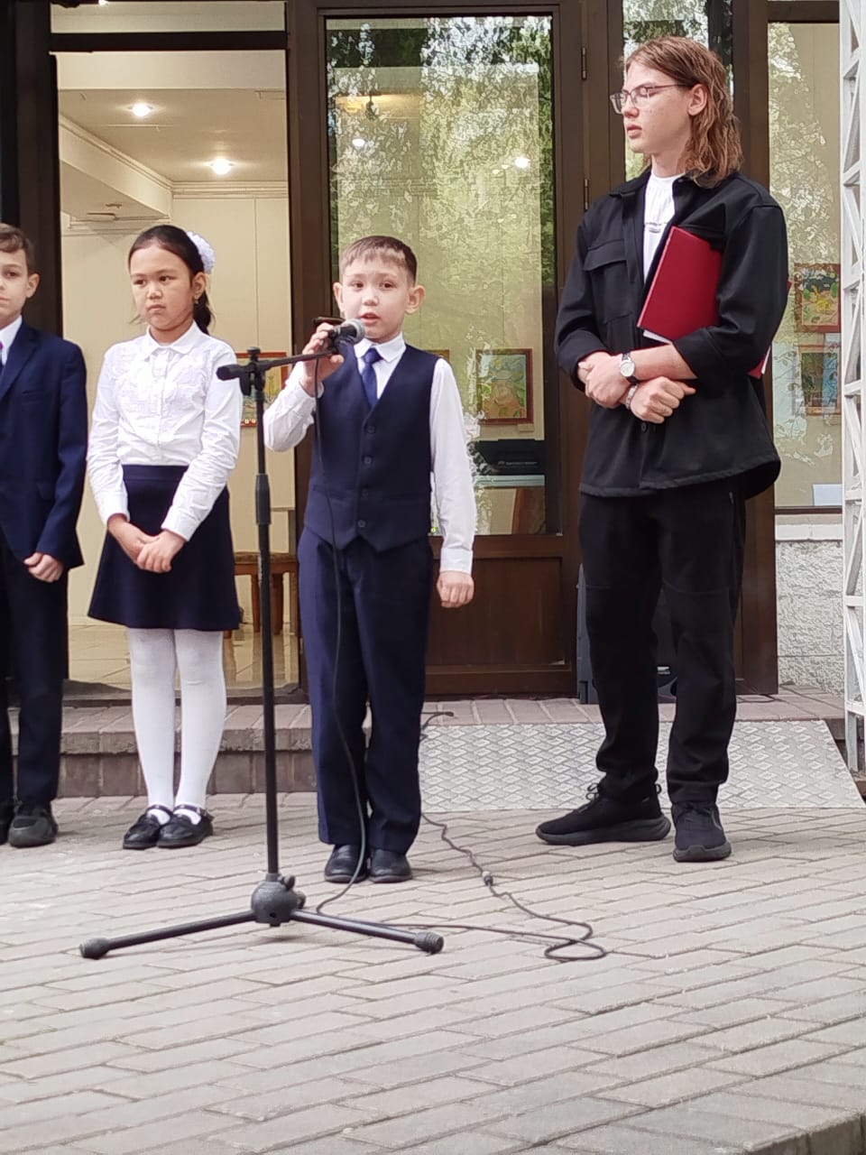 Отчетная выставка КГУ гимназия №46, «Мир глазами детей»