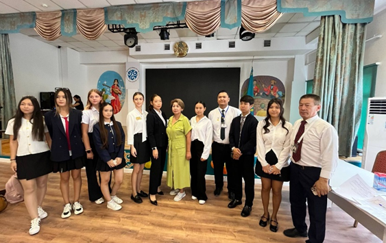 Бауыржанқызы Жанерке №136 мектебінде ұйымдастырылған «Мектептегі өзін-өзі басқару» жобасы аясында мектептегі сайланбалы қызметтерге кандидат болғысы келетін оқушыларға арналған шеберлік сабағына қатысты