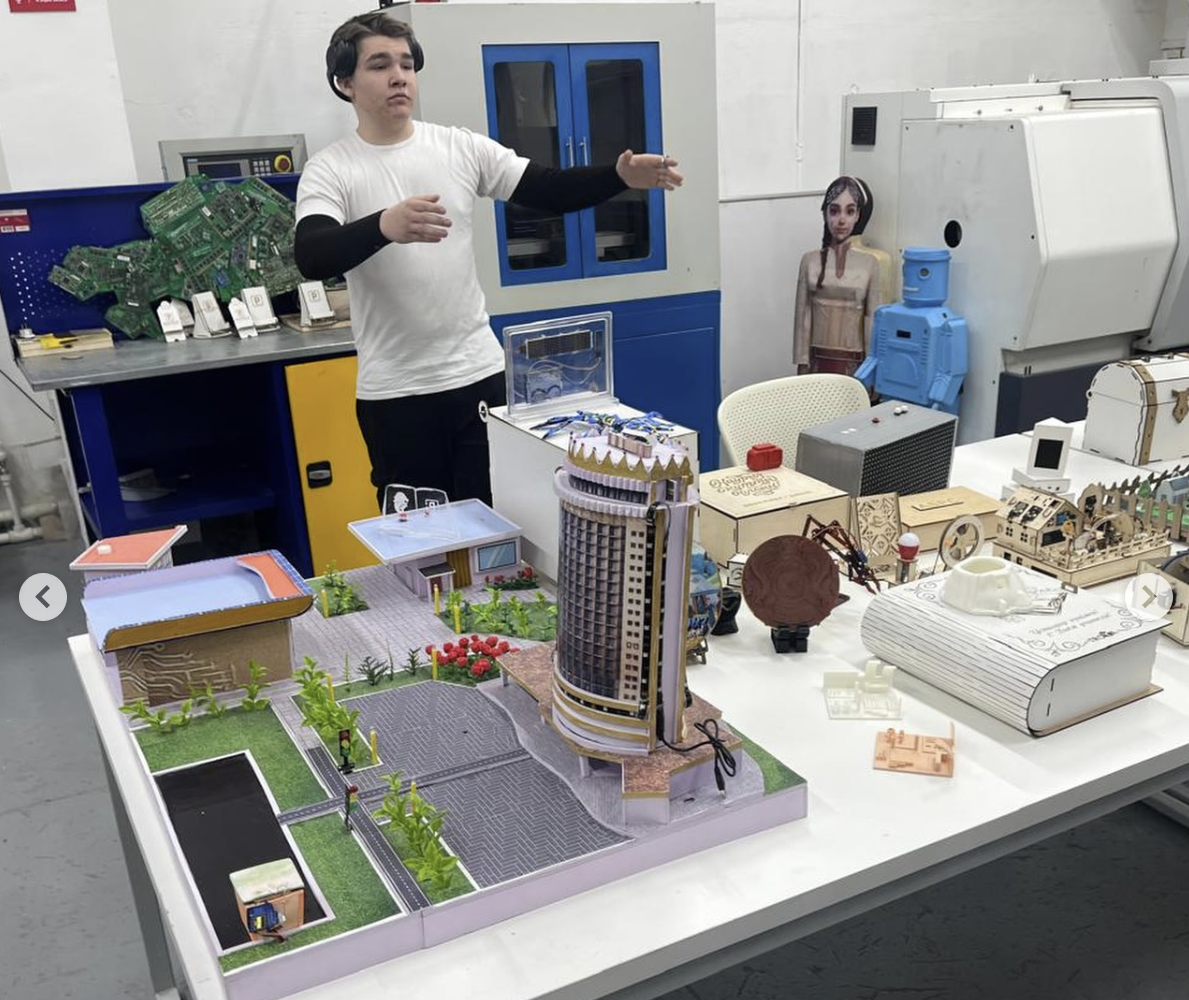 Кәсіби бағдар беру аясында КММ « 46 Гимназия»  9«г» оқушылары Алматы  политехниклық  колледжіне барып қайтты.